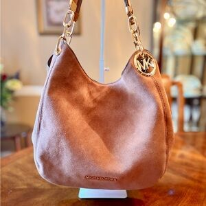 NWT Michael Kors Lillie Suede Hobo w/Chain Logo in Luggage